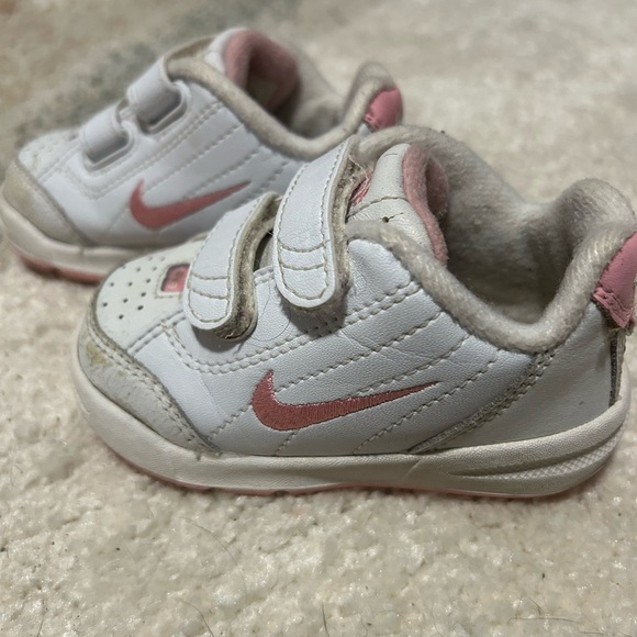 Size 4 baby shoes - Picture 2 of 4